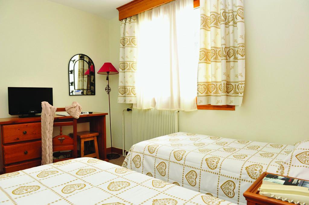 Hotel Vacances Bleues Les Chalets Du Prariand เมอแฌฟ ภายนอก รูปภาพ